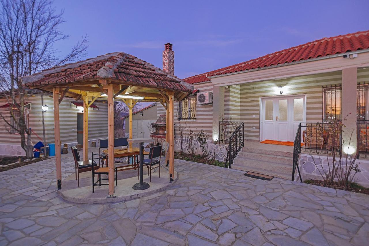 Vila 1 Korce Exterior foto
